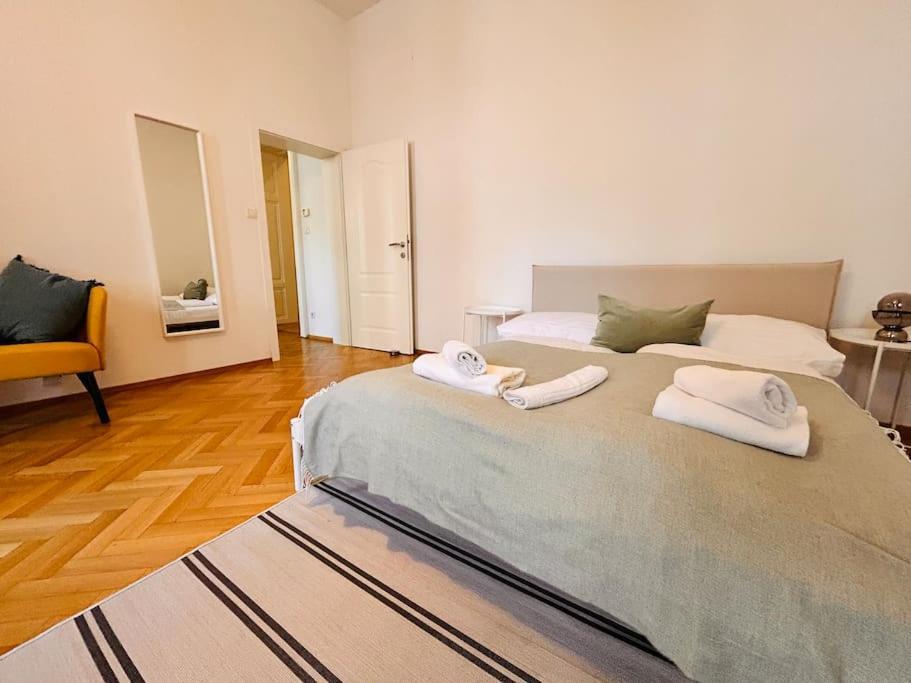Appartamento Geraeumiges Im Wiener Altbauflair *